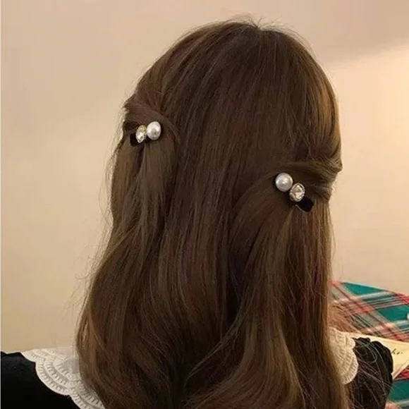 2pcs Women black / White Faux Pearl Decor Hair Clips - Picture 3 of 6